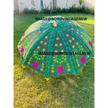 גן שמשיות ענק, שמשיות החוף, הגנה מפני שמש מטרייה, אירוע החתונה דקורטיבי גדול עם מטריות צבעוניות